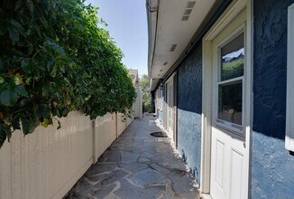 2422 J St in San Diego, CA - Building Photo - Building Photo