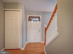 8203 Stationhouse Ct in Lorton, VA - Building Photo - Building Photo