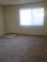15549 Barranca Way-Unit -4 in Victorville, CA - Building Photo - Building Photo