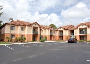 Regal Trace Apartments in Fort Lauderdale, FL - Foto de edificio - Building Photo