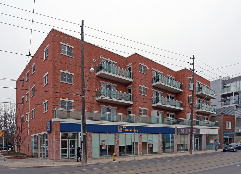 936-944 Kingston Rd in Toronto, ON - Building Photo