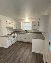 3139 Parish Cemetery Rd, Unit 1 in Orange, TX - Building Photo