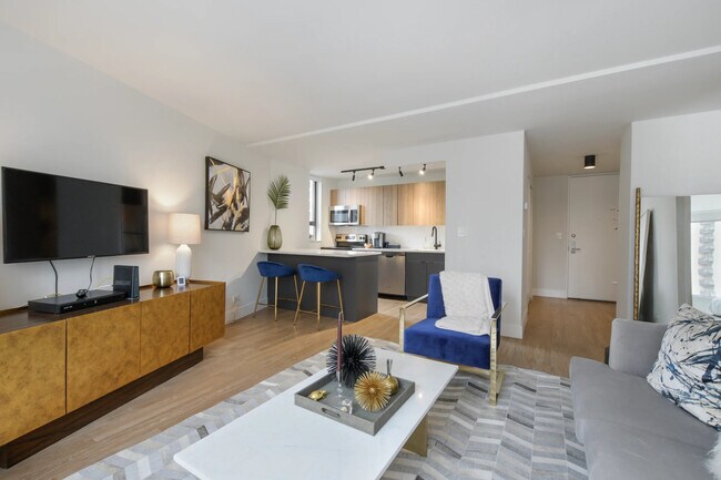 1 E Oak St in Chicago, IL - Building Photo - Building Photo