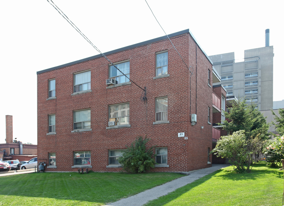 21 Wasdale Cres in Toronto, ON - Building Photo