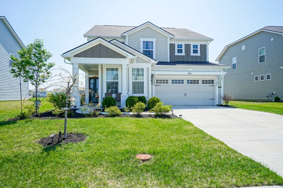15413 Staffordshire Wy in Fishers, IN - Building Photo