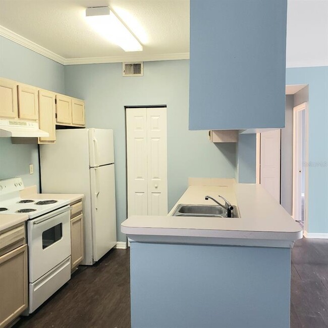5612 Pinnacle Heights Cir in Tampa, FL - Building Photo - Building Photo