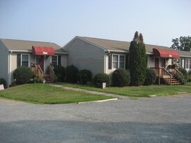 Summerwind Villa Apartments in Moneta, VA - Building Photo