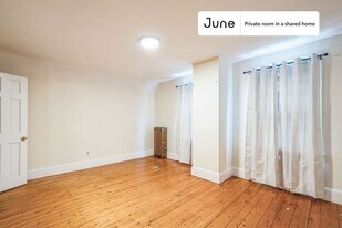 Room in Shared 4 bed/1.5 bath home in Somerville, MA - Building Photo