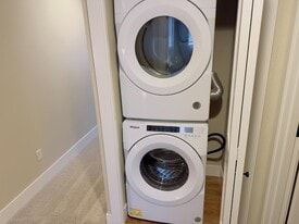 1096 E Fairhaven Ave in Burlington, WA - Building Photo