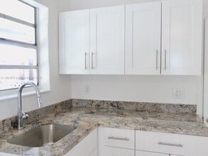 3429 NW 5th St in Miami, FL - Foto de edificio - Building Photo