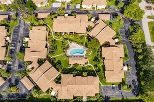 64 4th St in Bonita Springs, FL - Building Photo