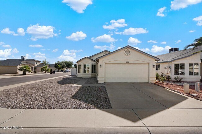 8835 W Michelle Dr in Peoria, AZ - Building Photo - Building Photo