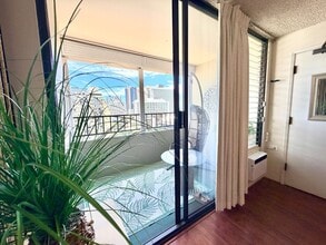 2240 Kuhio Ave. in Honolulu, HI - Building Photo - Building Photo