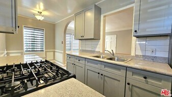 1022 S Norton Ave, Unit A in Los Angeles, CA - Building Photo