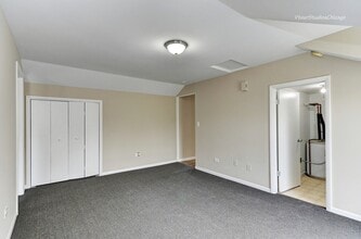 528 Spring St, Unit WI12-B5 in Batavia, IL - Foto de edificio - Building Photo
