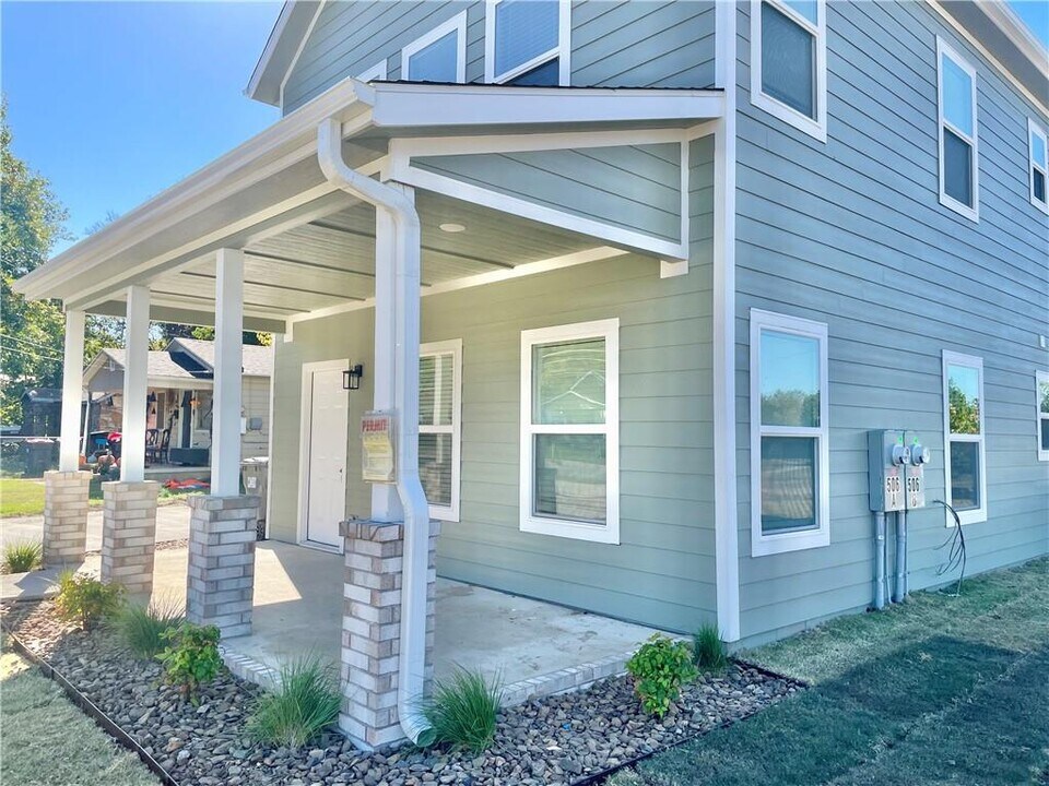506 Park St in Springdale, AR - Building Photo