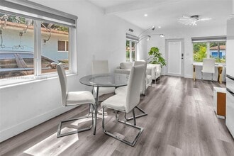 886 NE 134th St in North Miami, FL - Foto de edificio - Building Photo