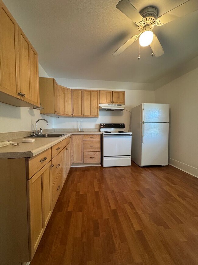 property at 306 W 6th Ave