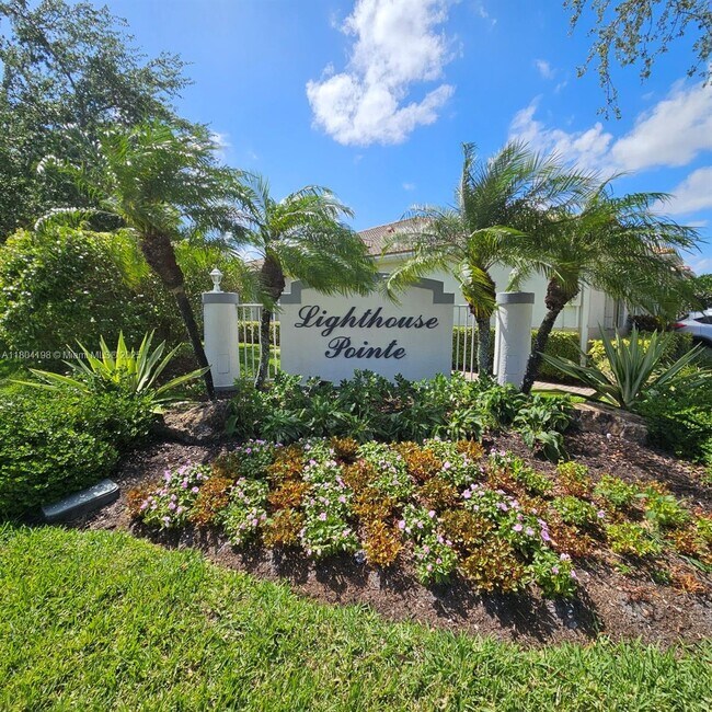 9875 Galleon Dr in Royal Palm Beach, FL - Building Photo - Building Photo