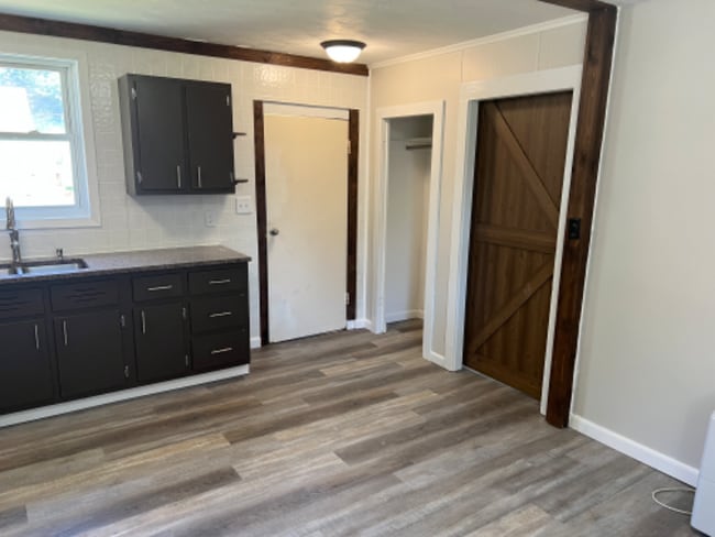 327 W Shaw St in Charlotte, MI - Building Photo - Building Photo