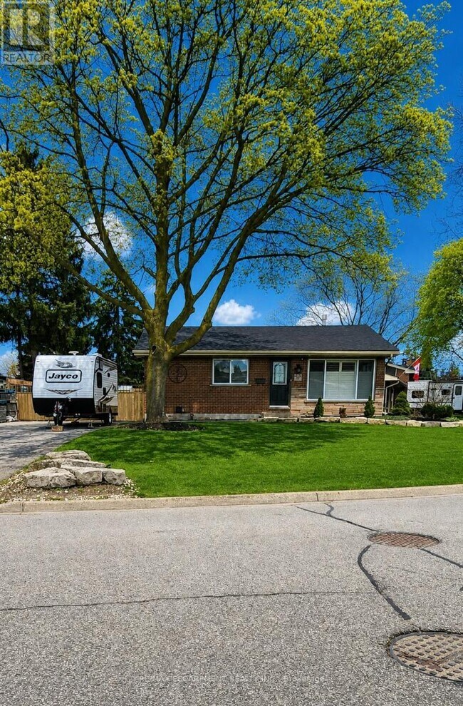 7 Brier Crescent in Brantford, ON - Building Photo - Building Photo