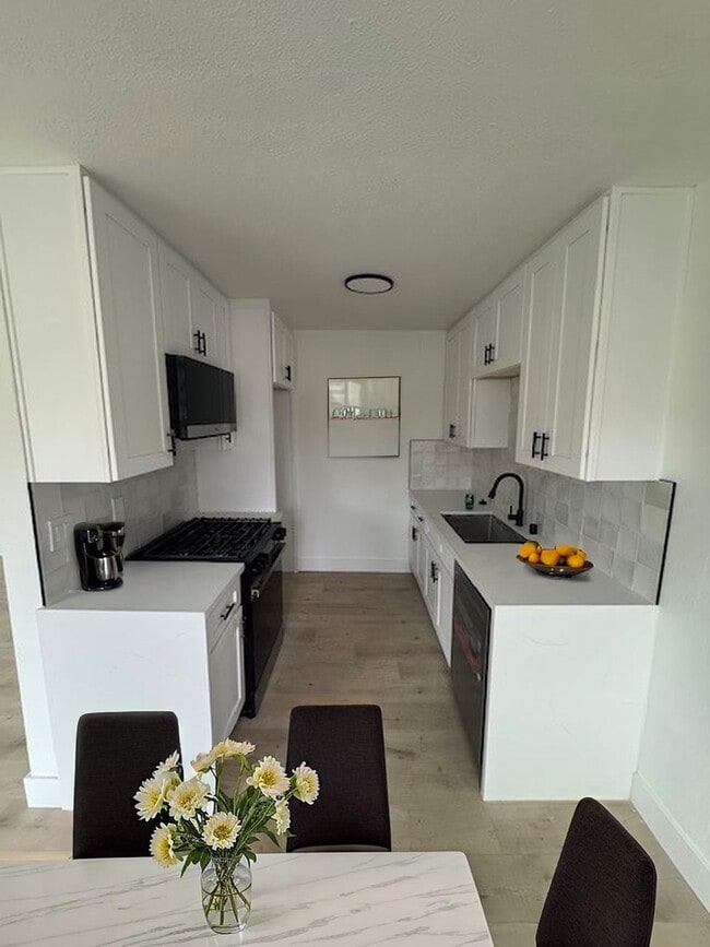 1131 N Onondaga Ave, Unit 4 in Anaheim, CA - Building Photo - Building Photo