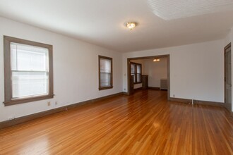 2601/05 Fremont Ave S in Minneapolis, MN - Building Photo - Interior Photo