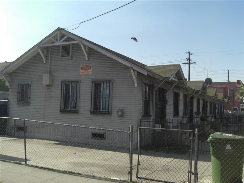 244 W 71st St in Los Angeles, CA - Building Photo