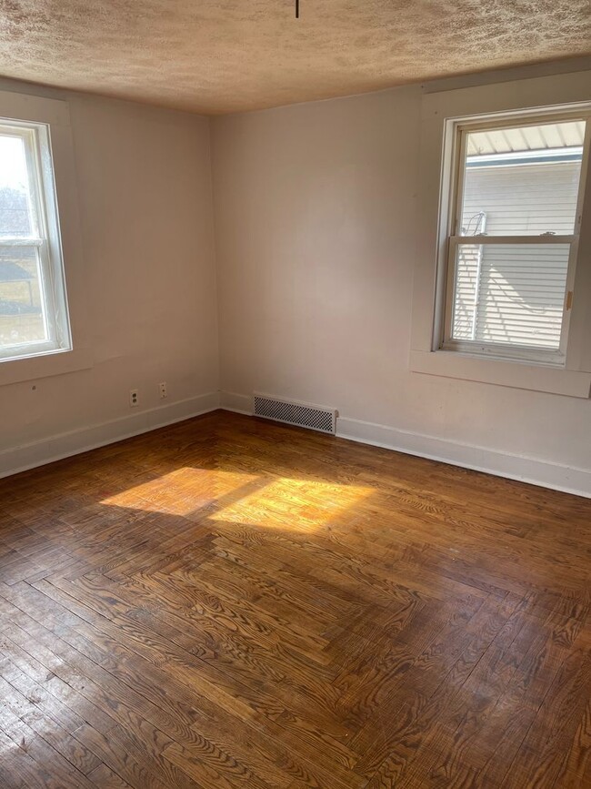 849 Baker St in Lansing, MI - Building Photo - Building Photo