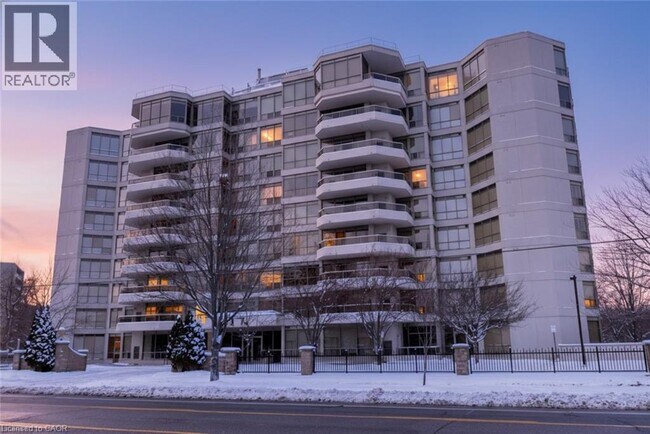 1770 Main St W in Hamilton, ON - Building Photo - Building Photo