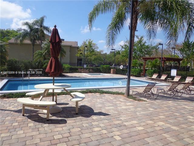 800 Cypress Park Way in Pompano Beach, FL - Building Photo