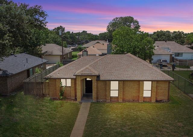 property at 2305 Windridge Ln