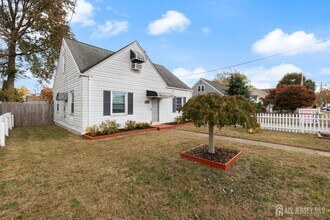 185 Plainfield Ave in Edison, NJ - Building Photo - Building Photo