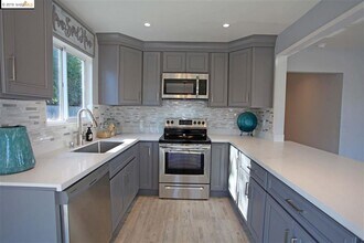 5170 White Oak Ct in Concord, CA - Building Photo - Building Photo