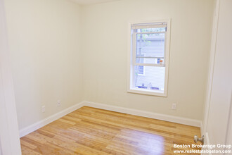 35 Forbes St, Unit 3 in Boston, MA - Building Photo - Building Photo