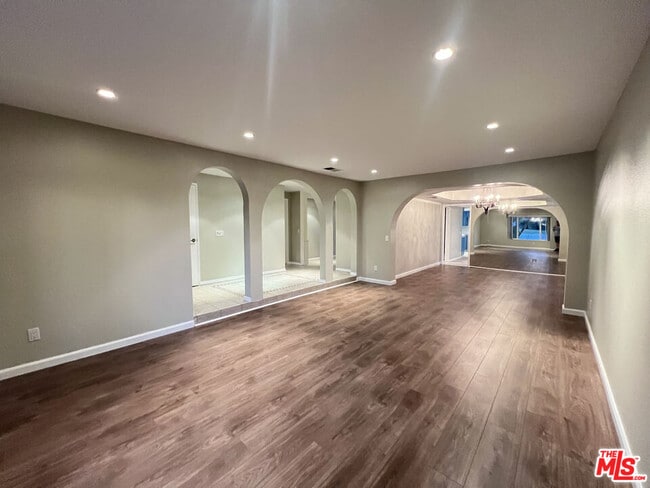 16650 Rinaldi St in Los Angeles, CA - Building Photo - Building Photo