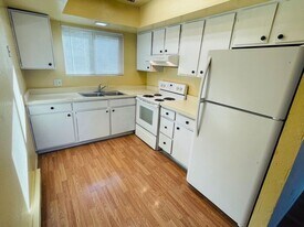 330 E Corona Rd in Tucson, AZ - Building Photo