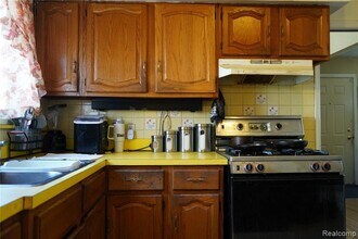20115 Santa Barbara Dr in Detroit, MI - Building Photo - Building Photo