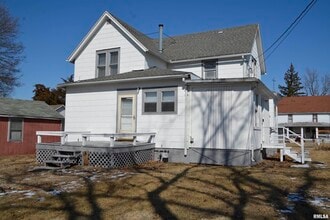 522 W Hail St in Bushnell, IL - Building Photo - Building Photo