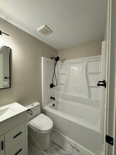 8479 Northport Dr in Cincinnati, OH - Foto de edificio - Building Photo