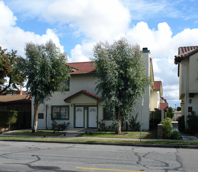 10882-10884 Walnut St in Los Alamitos, CA - Foto de edificio - Building Photo