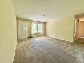 5247 Silvertown Dr in Sylvania, OH - Building Photo - Building Photo