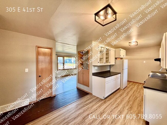 property at 305 E 41st St
