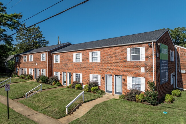 LIV Lakeview in Richmond, VA - Foto de edificio - Building Photo