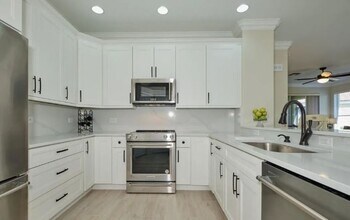 8760 Stockbridge Dr in Ft. Myers, FL - Building Photo - Building Photo