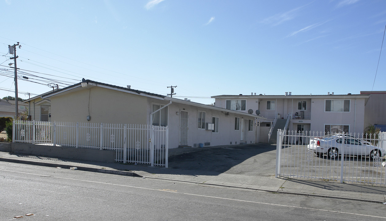 2316-2318 Dover Ave in San Pablo, CA - Building Photo