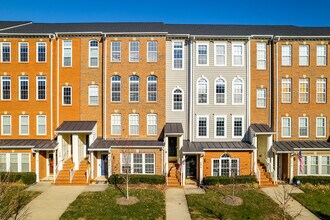 Cross Green Condominiums in Gaithersburg, MD - Foto de edificio - Building Photo
