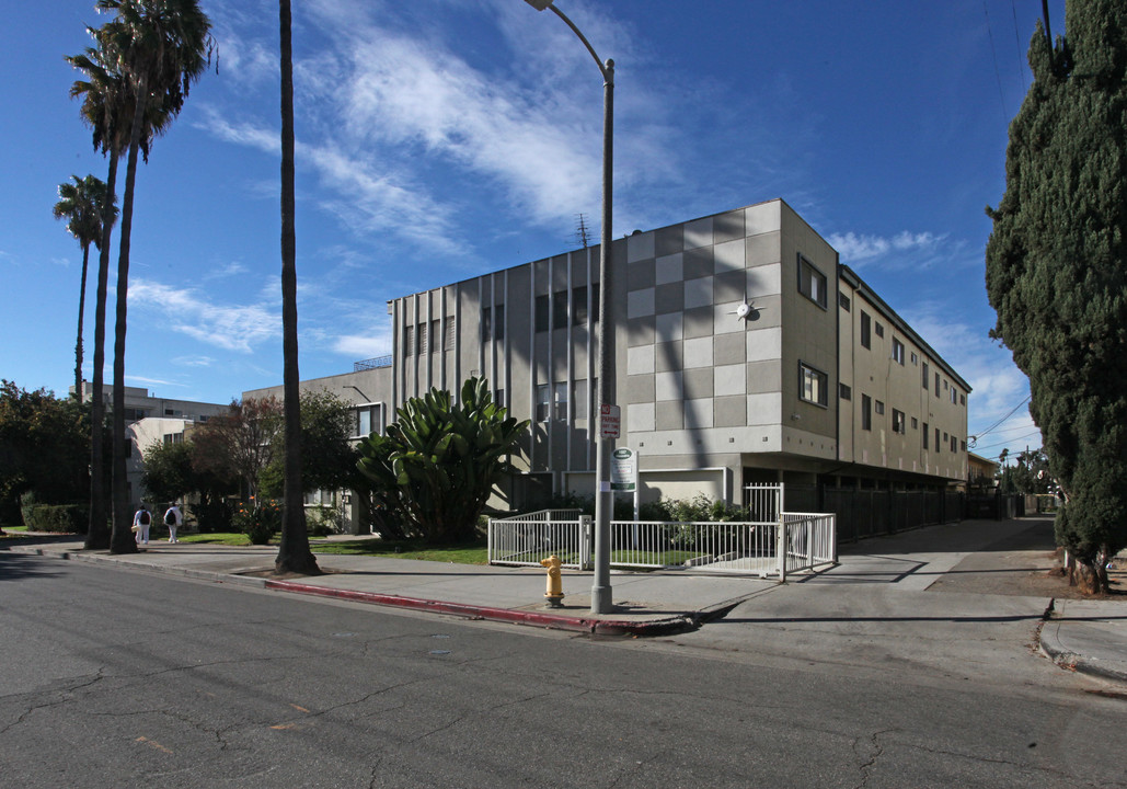 1557 N Alexandria Ave in Los Angeles, CA - Building Photo