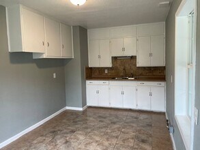 720 N Lincoln Ave, Unit A in Sand Springs, OK - Foto de edificio - Building Photo