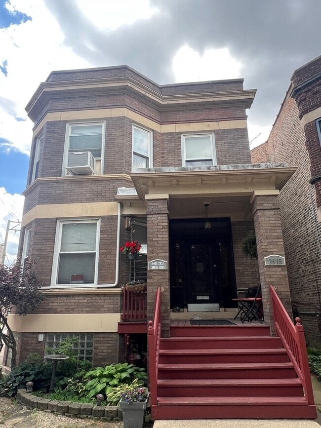 property at 2515 W Argyle St